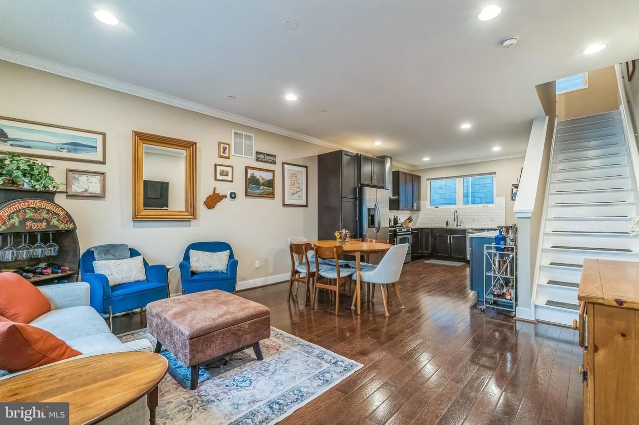 219 Green St - Photo 2 of 19