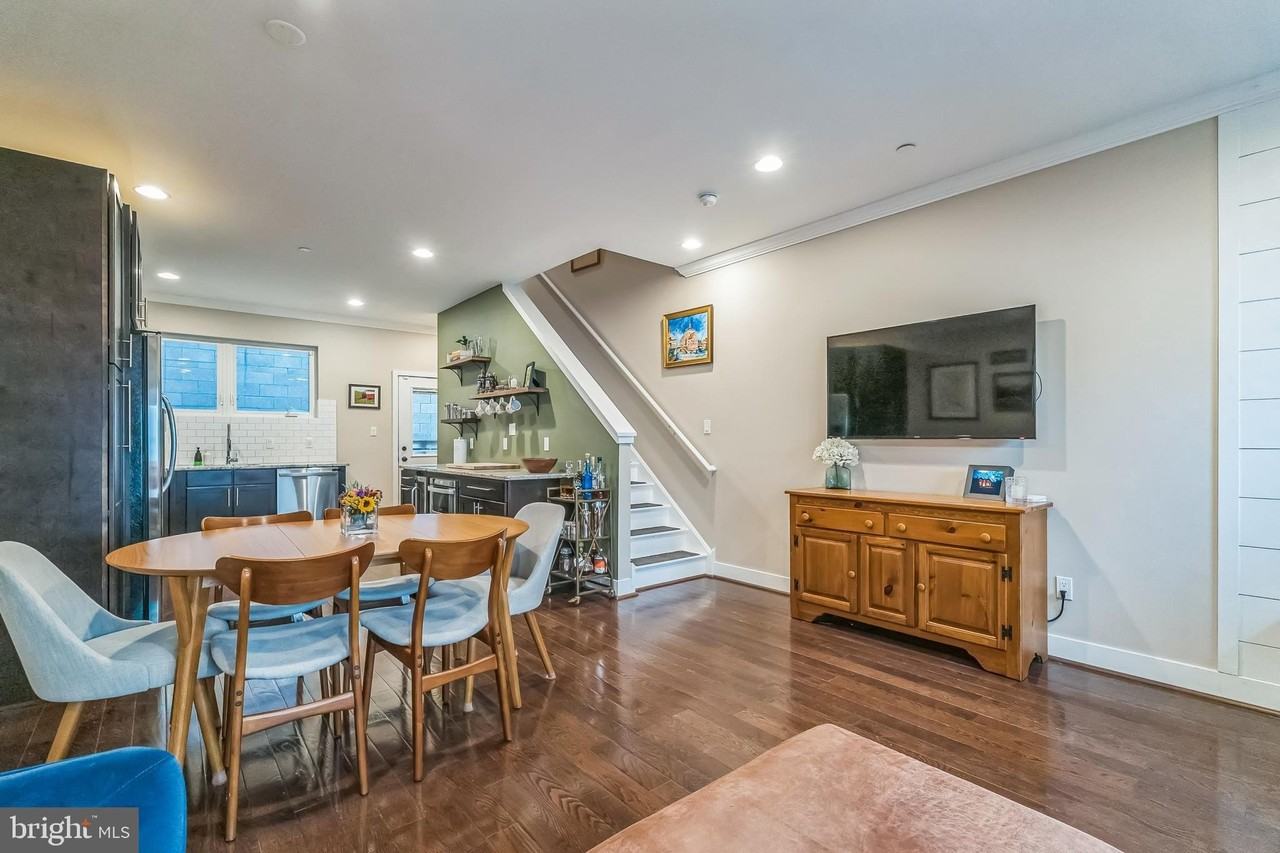 219 Green St - Photo 5 of 19