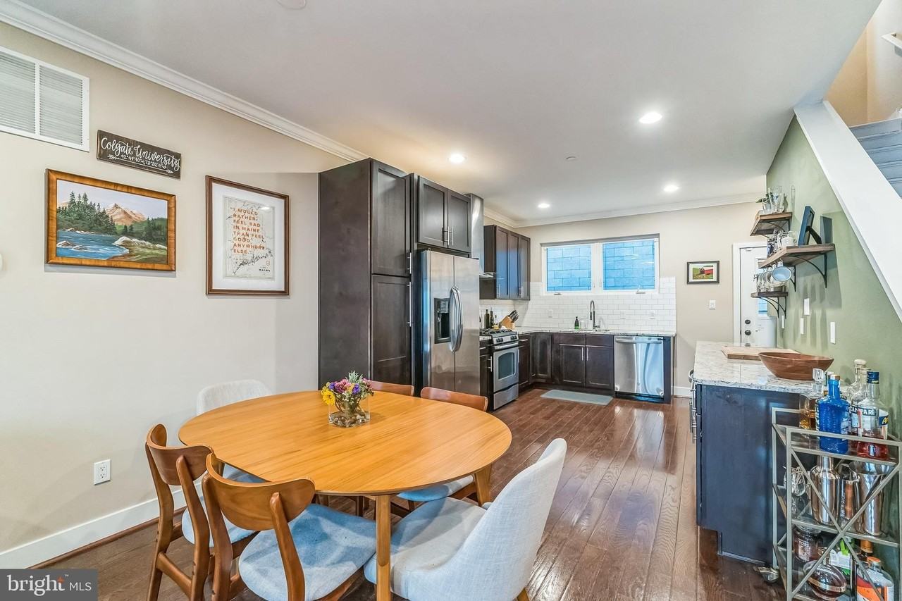 219 Green St - Photo 6 of 19