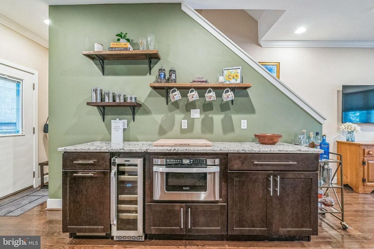 219 Green St - Photo 7 of 19