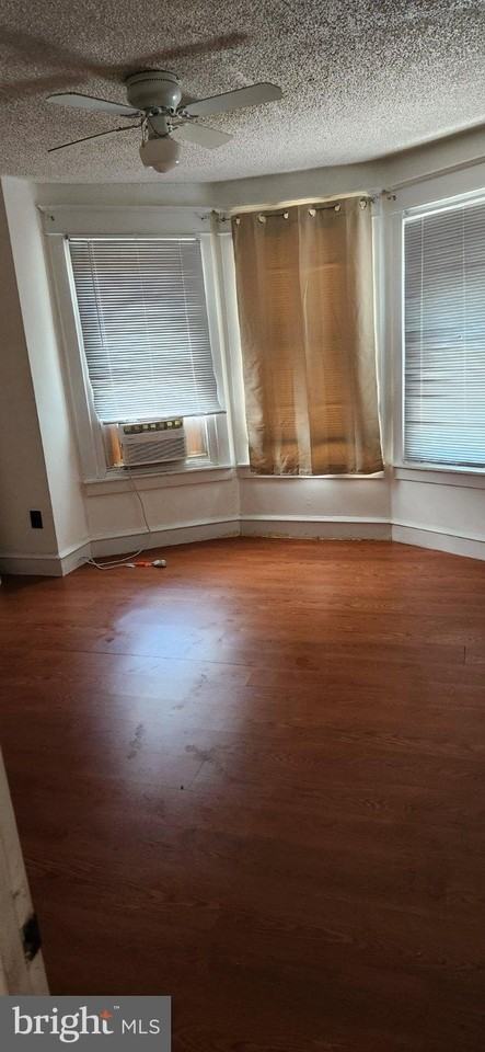4404 Disston St - Photo 2 of 10