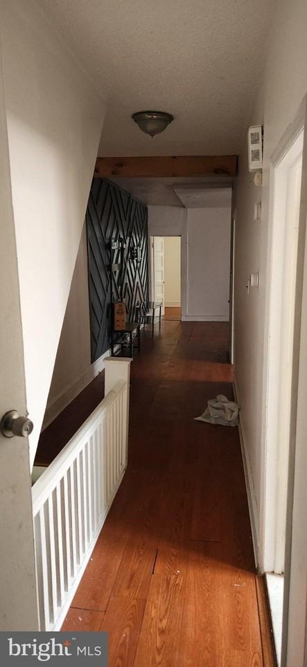 4404 Disston St - Photo 4 of 10
