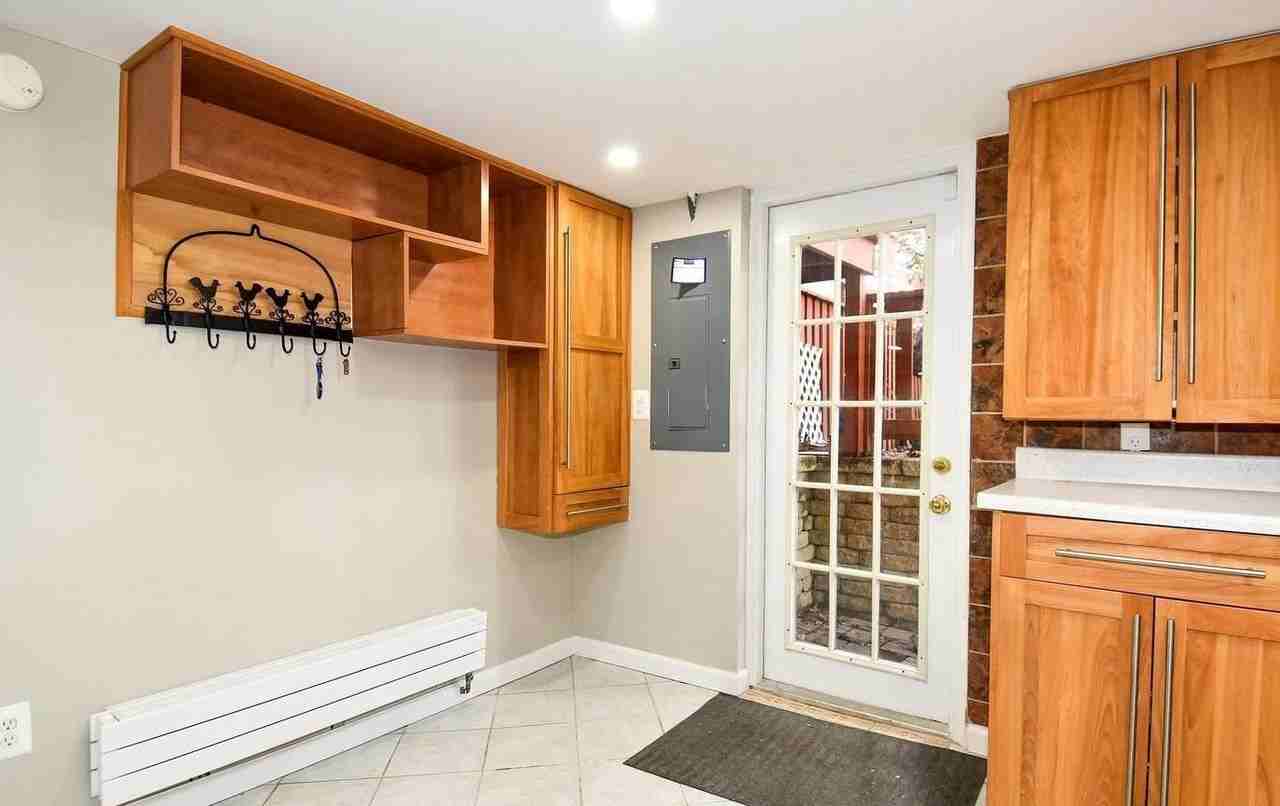 207 Pennsylvania Ave - Photo 2 of 10