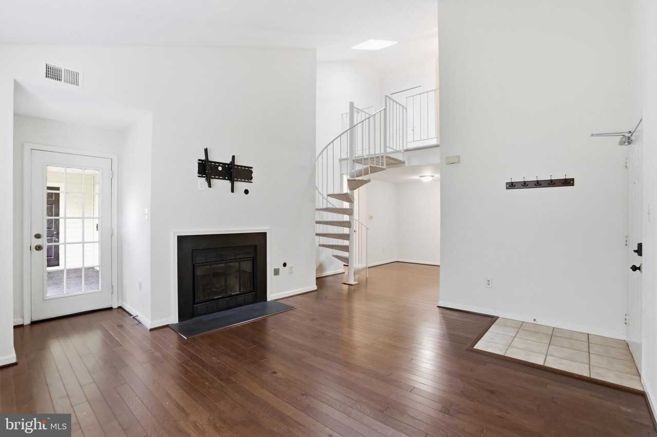 10208-C Ashbrooke Ct #19 - Photo 4 of 23