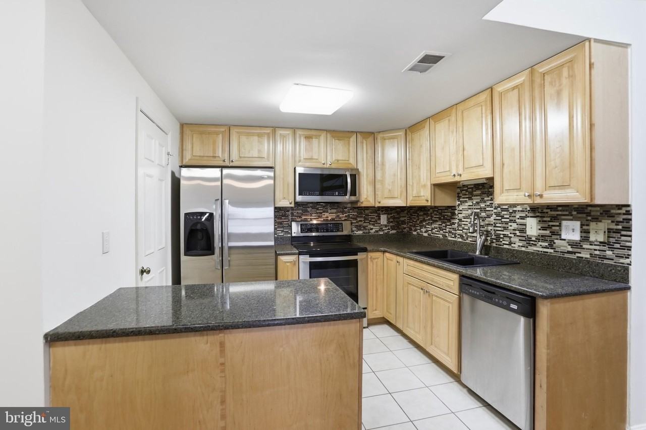 10208-C Ashbrooke Ct #19 - Photo 6 of 23