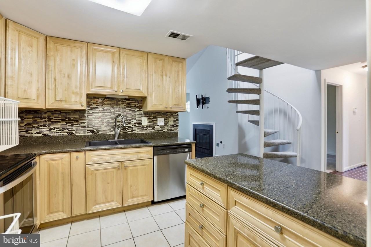 10208-C Ashbrooke Ct #19 - Photo 7 of 23