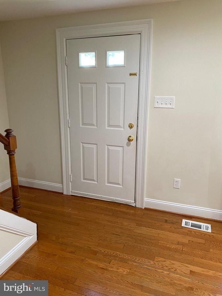 8122 Parkdale Ct - Photo 2 of 23