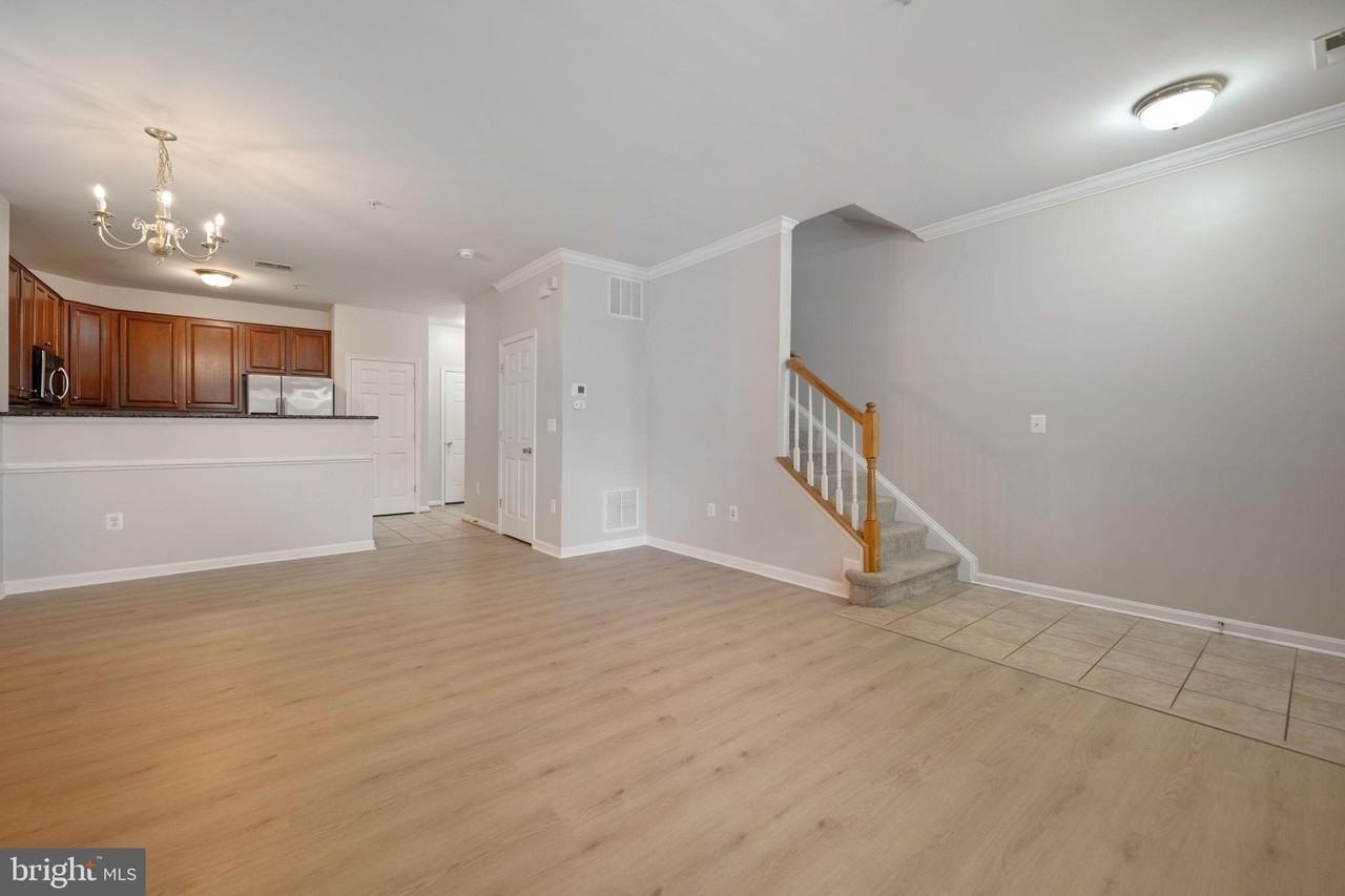15555 John Diskin Cir - Photo 3 of 25
