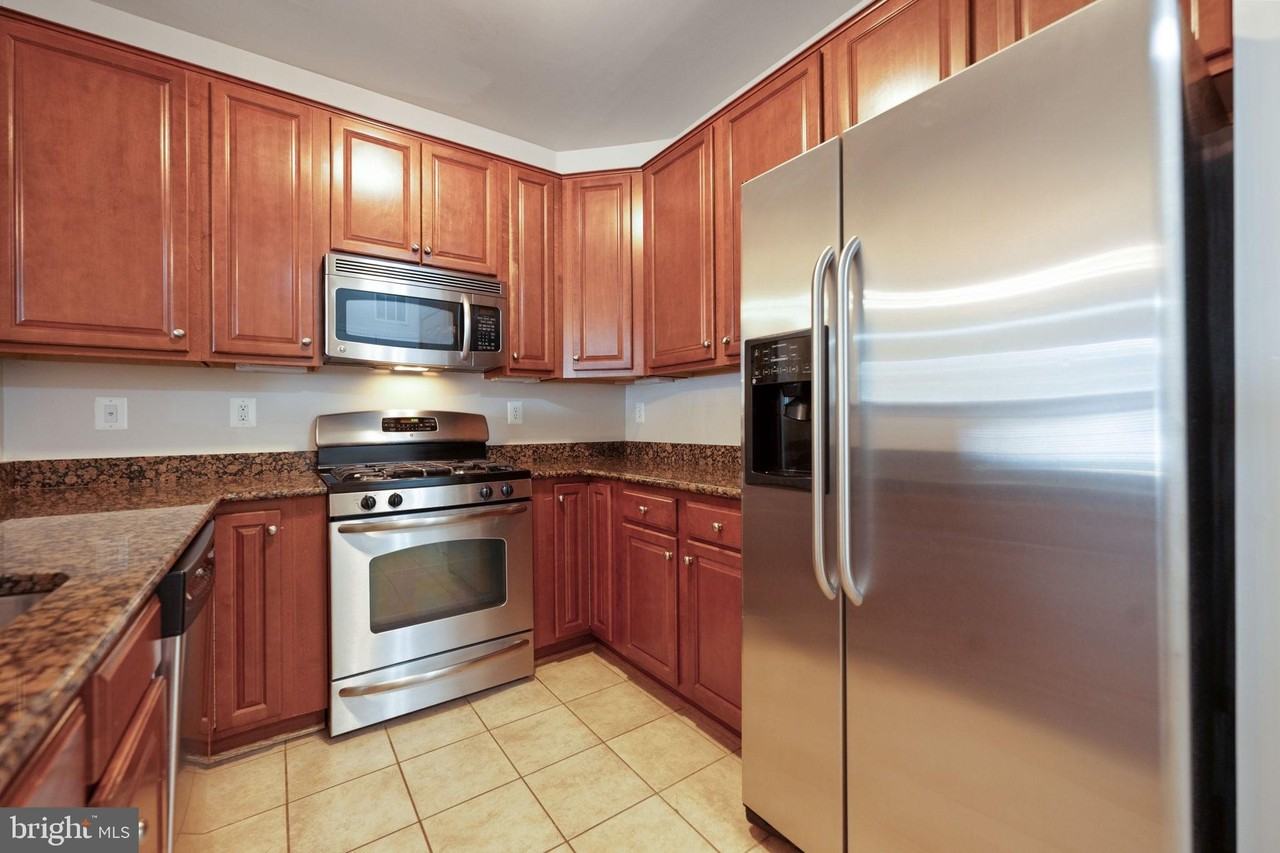 15555 John Diskin Cir - Photo 5 of 25