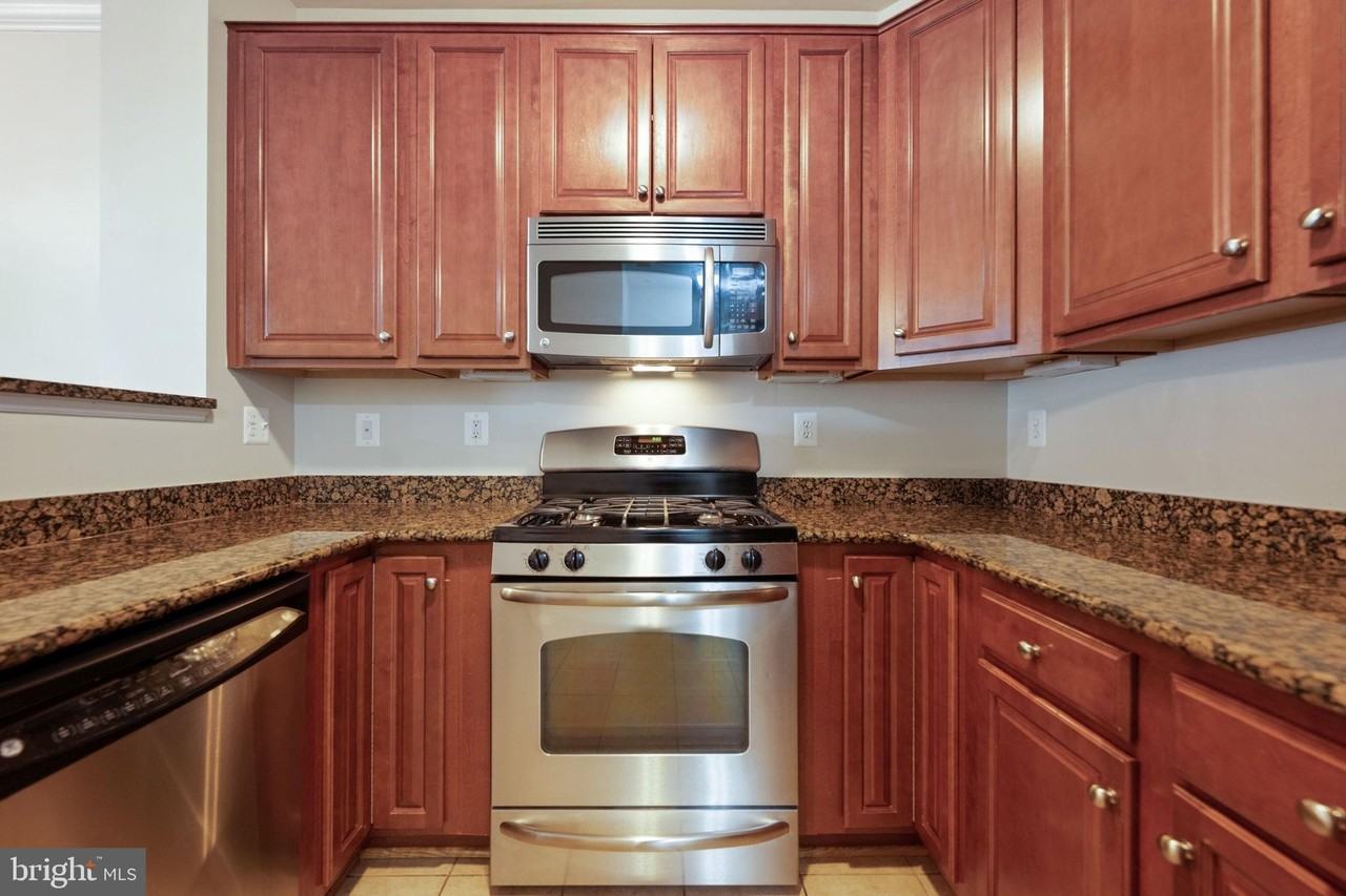 15555 John Diskin Cir - Photo 7 of 25