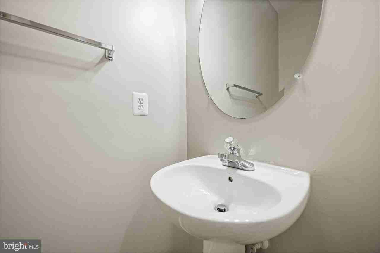 15555 John Diskin Cir - Photo 7 of 30
