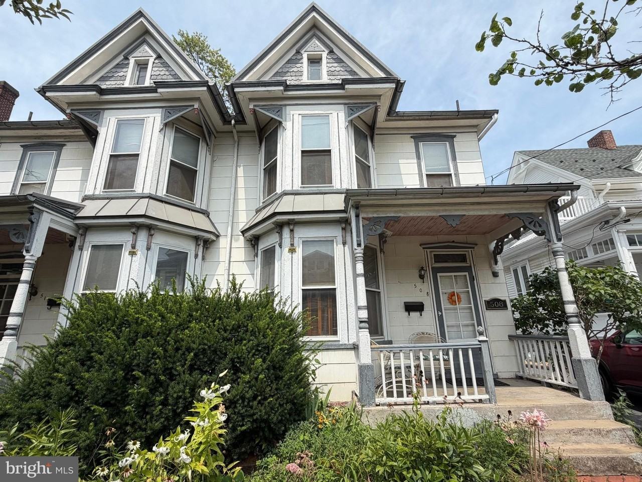 508 W Burke St - Photo 2 of 28