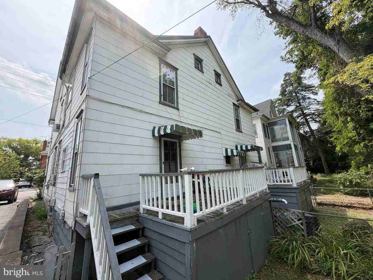 508 W Burke St - Photo 3 of 28