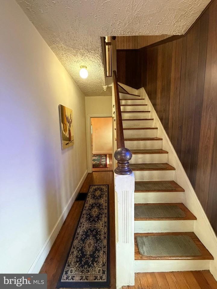 508 W Burke St - Photo 7 of 28
