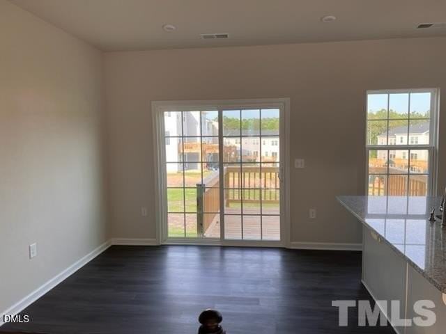 1009 Romeria Dr - Photo 7 of 15