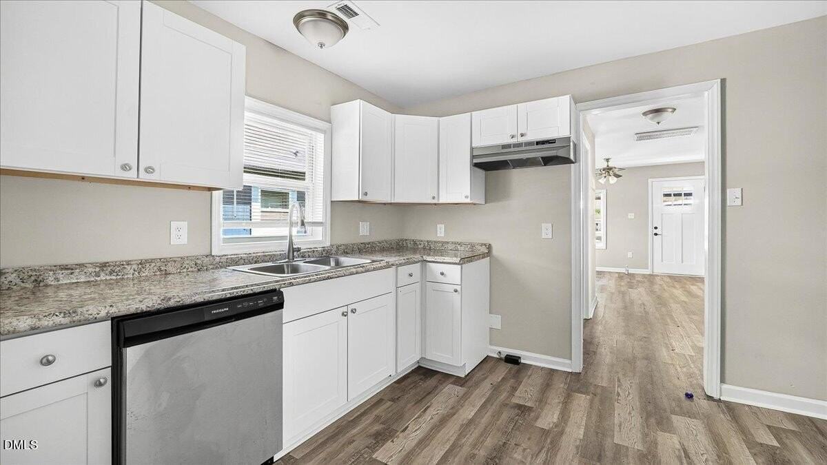 403 Spring Ct - Photo 2 of 38