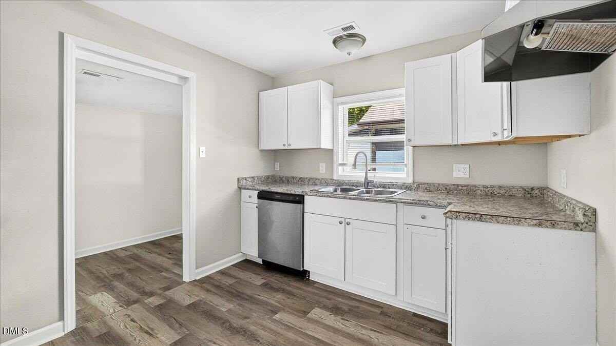 403 Spring Ct - Photo 3 of 38