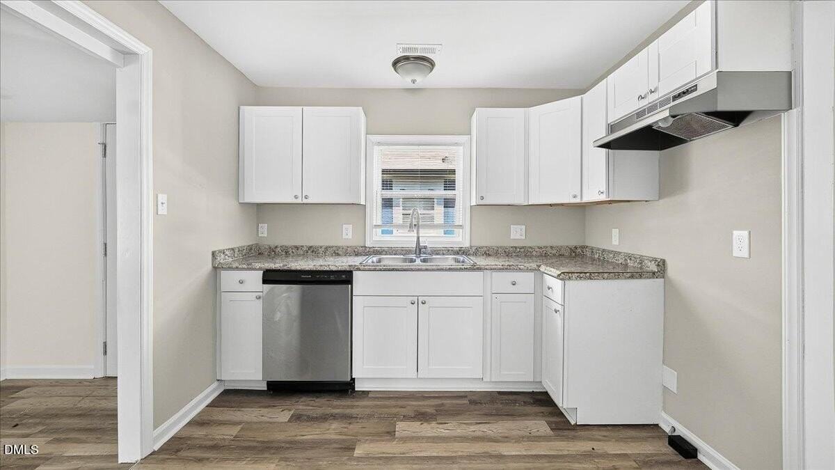 403 Spring Ct - Photo 4 of 38
