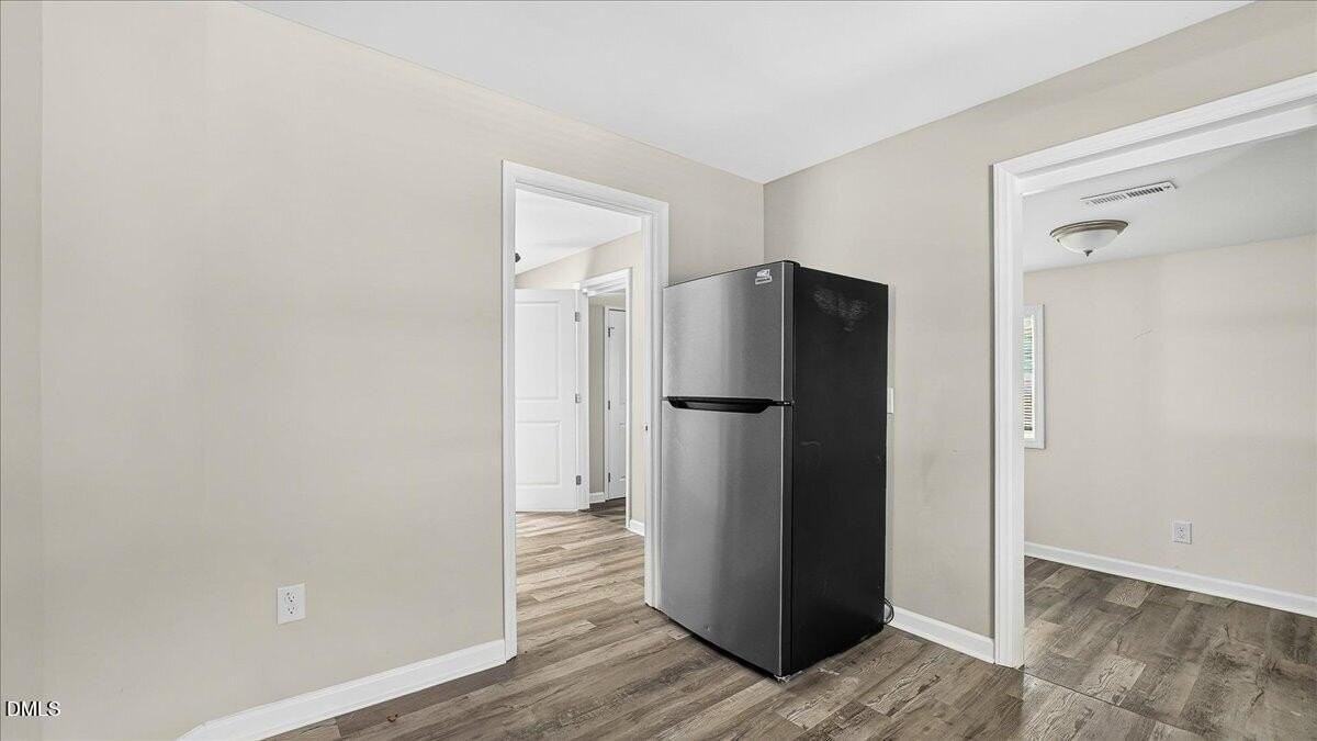 403 Spring Ct - Photo 5 of 38