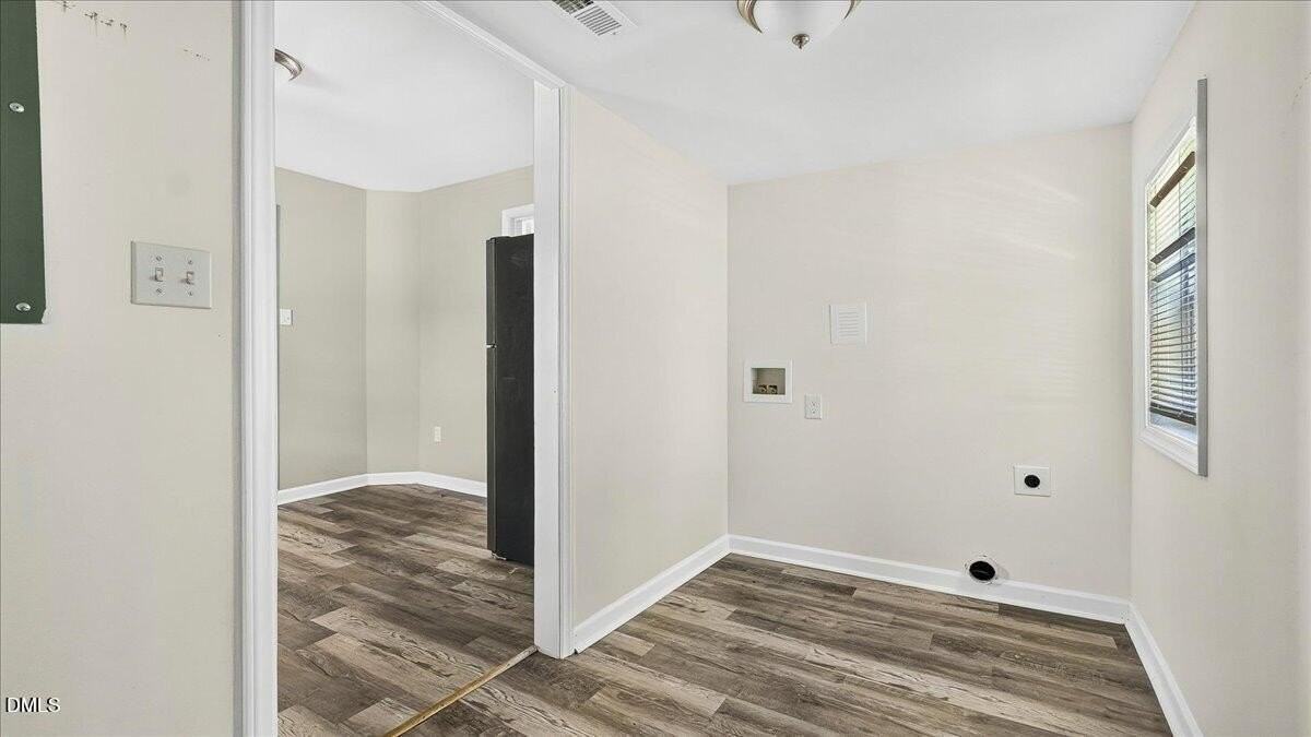403 Spring Ct - Photo 7 of 38