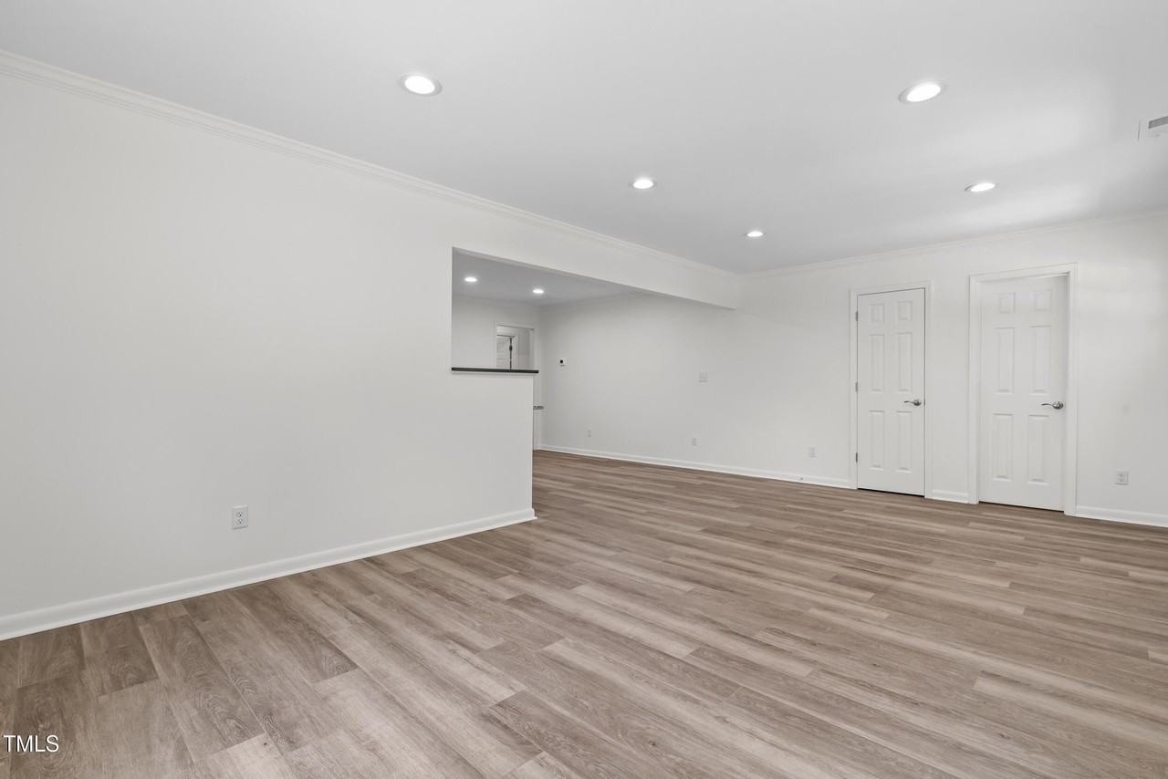 320 Clay St - Photo 4 of 25