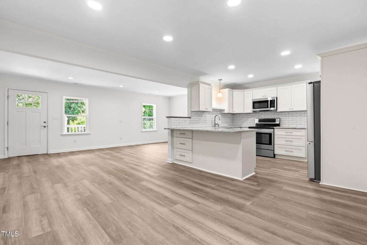320 Clay St - Photo 6 of 25