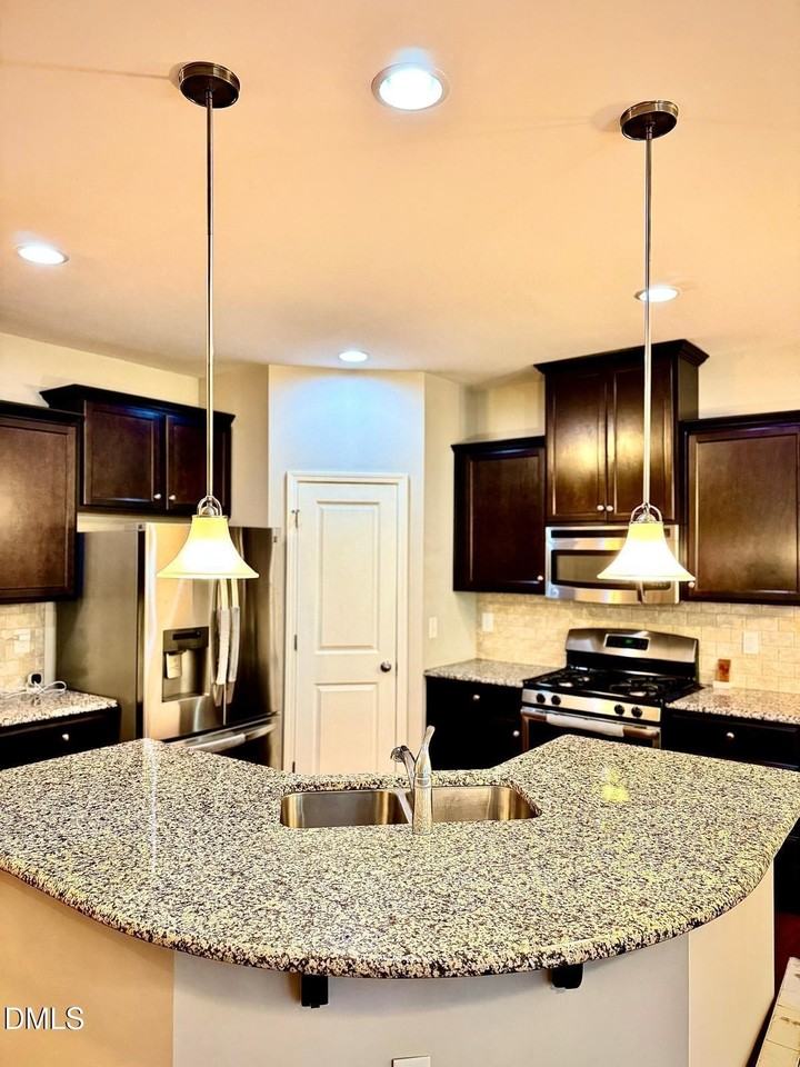 337 Durants Neck Ln - Photo 4 of 22