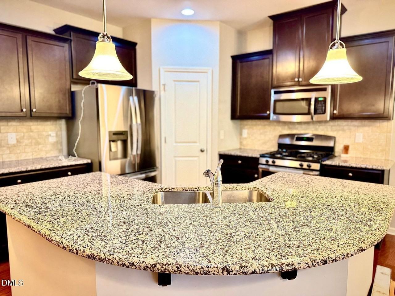 337 Durants Neck Ln - Photo 5 of 22