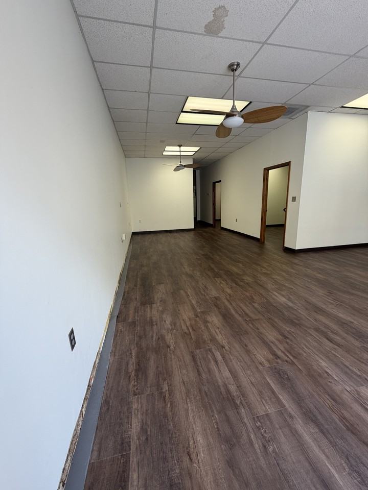 211 9th St #1 - Photo 3 of 18