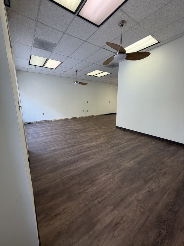 211 9th St #1 - Photo 7 of 18