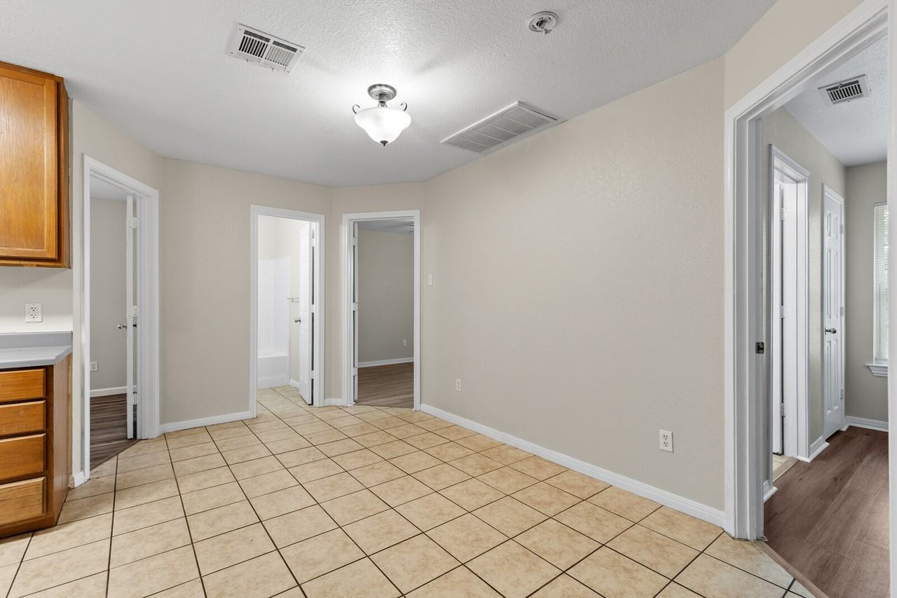 217 E Craven Ave #1 - Photo 4 of 17