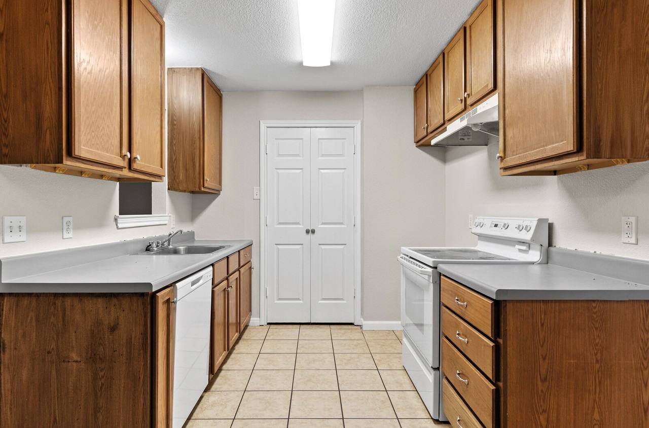 217 E Craven Ave #1 - Photo 5 of 17