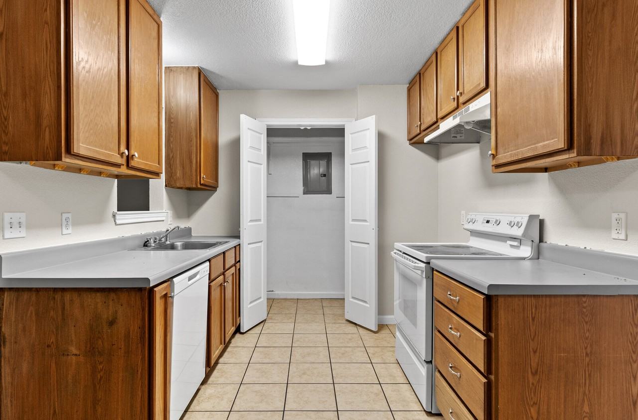 217 E Craven Ave #1 - Photo 6 of 17