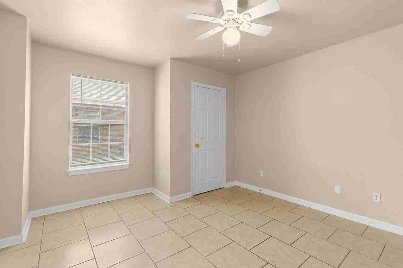 233 E Craven Ave #233 - Photo 7 of 16
