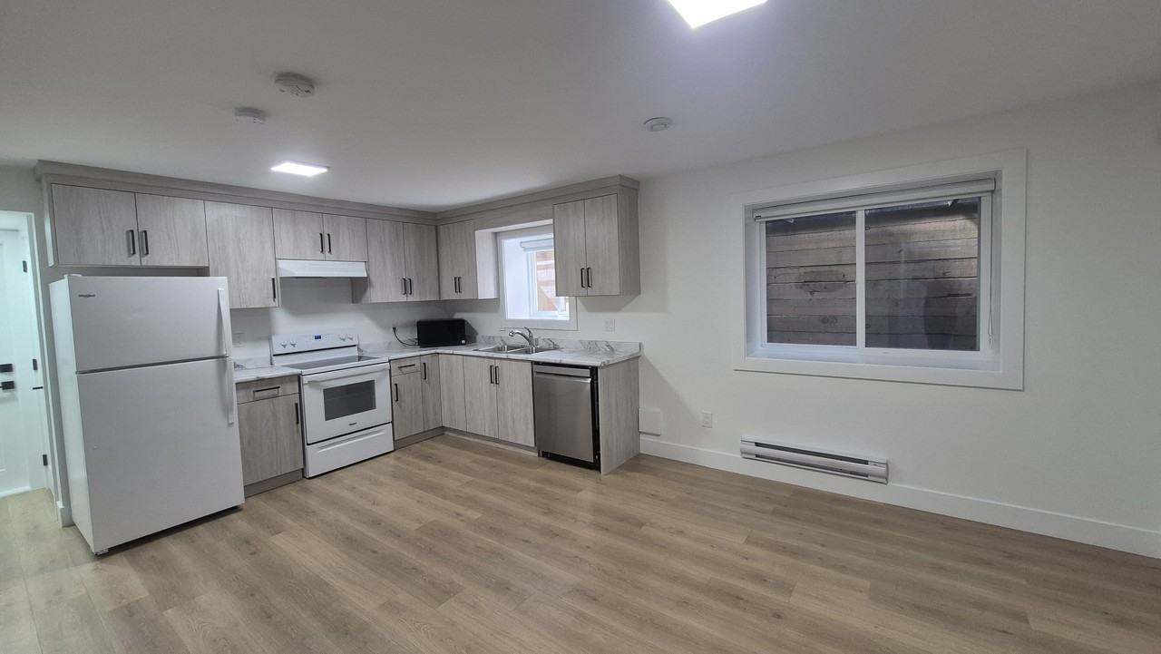 7377 197 Street - Photo 2 of 12