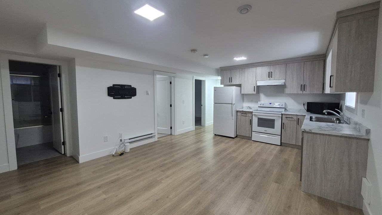 7377 197 Street - Photo 3 of 12