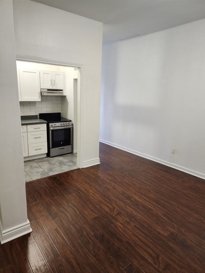 2881 Dundas Street West #5