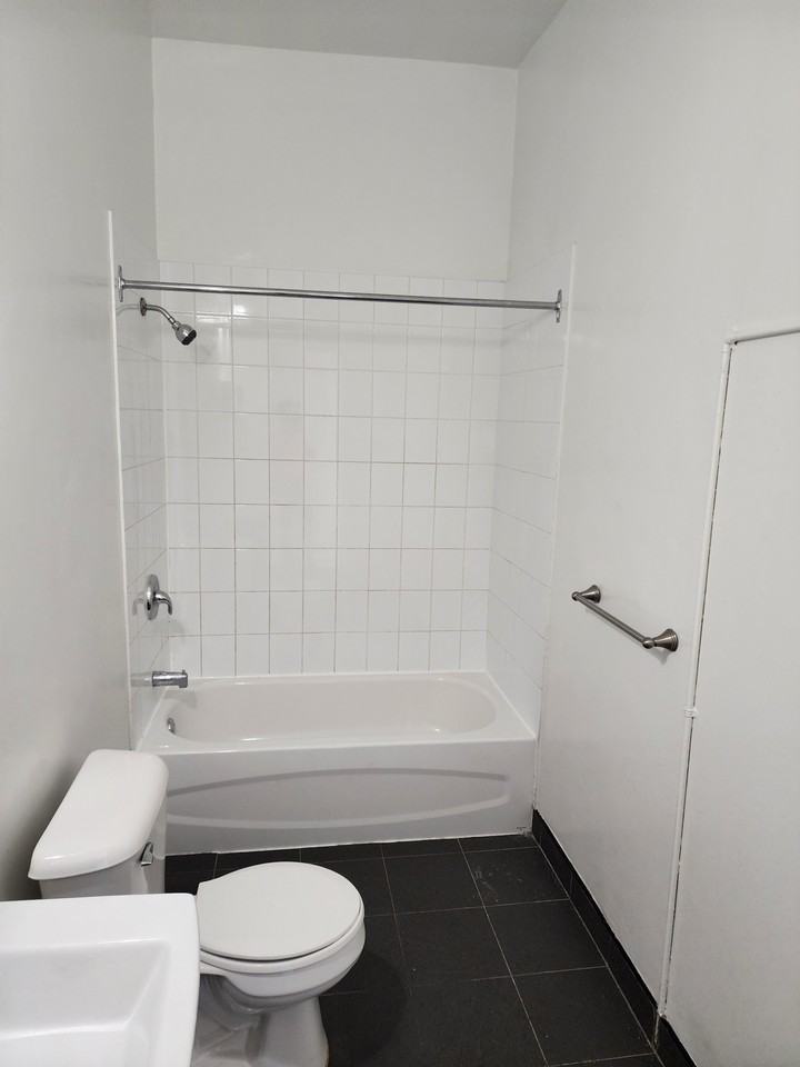 2881 Dundas Street West #5 - Photo 6 of 6