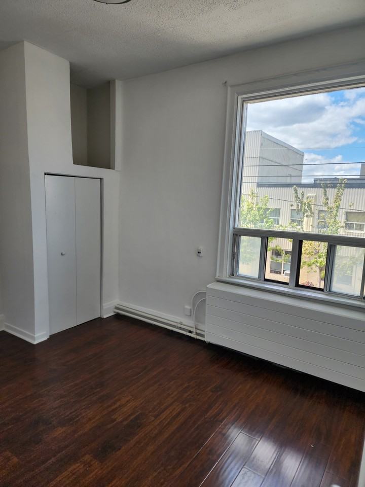 2881 Dundas Street West #5 - Photo 2 of 6