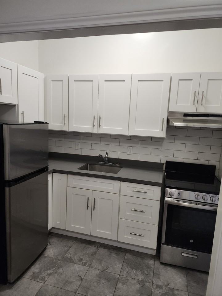 2881 Dundas Street West #5 - Photo 3 of 6