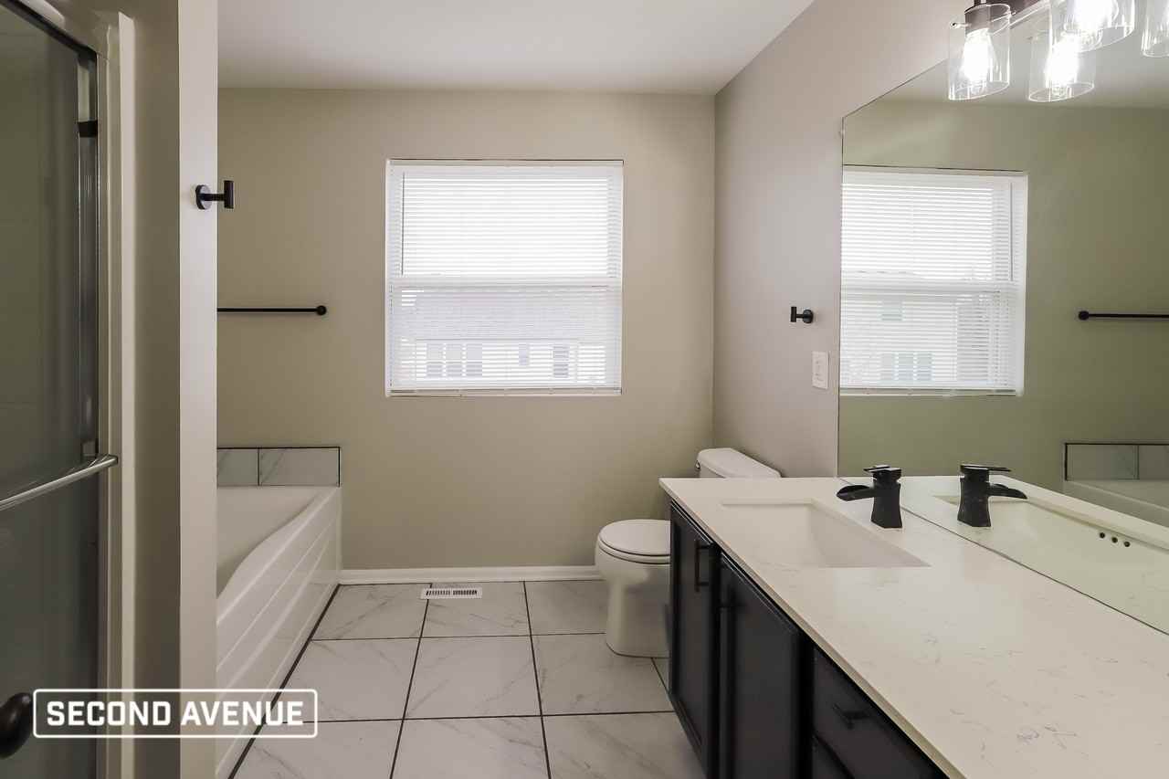 7816 N Lister Ave - Photo 7 of 18