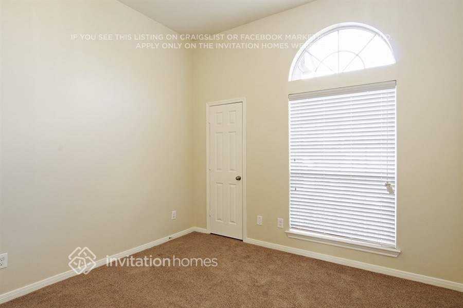 129 Rodeo Dr - Photo 3 of 20