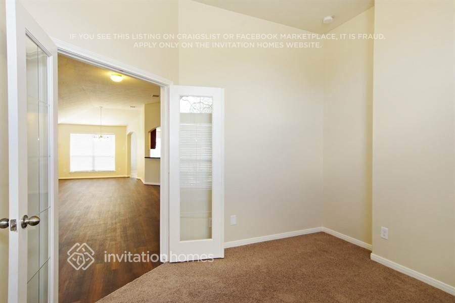 129 Rodeo Dr - Photo 4 of 20