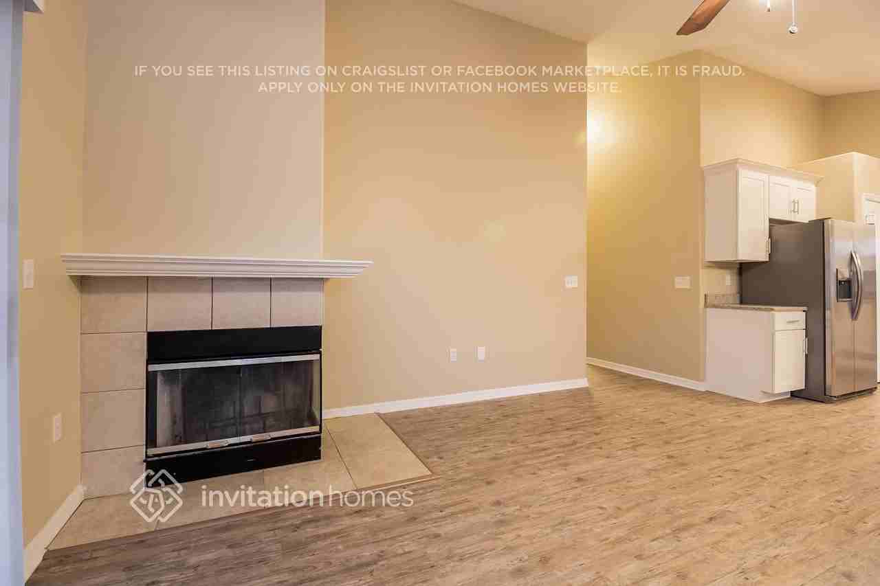 14100 Yellow Wood Cir - Photo 4 of 20