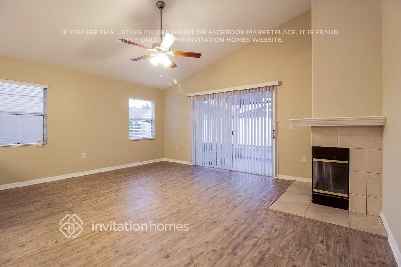 14100 Yellow Wood Cir - Photo 5 of 20