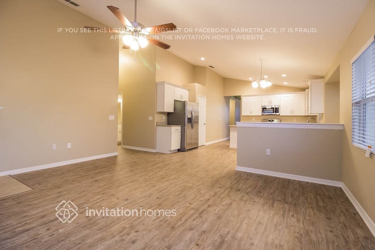 14100 Yellow Wood Cir - Photo 6 of 20