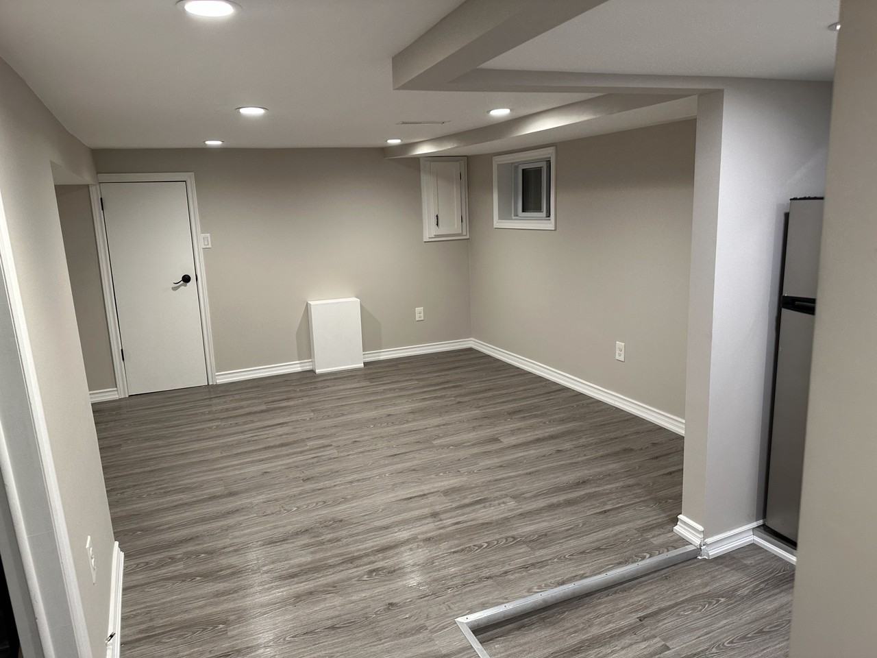 211 Walter Avenue South - Photo 4 of 8
