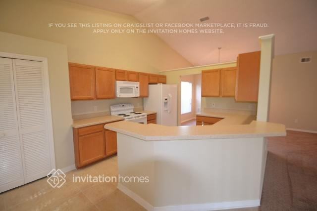 12535 Newfield Dr - Photo 3 of 10