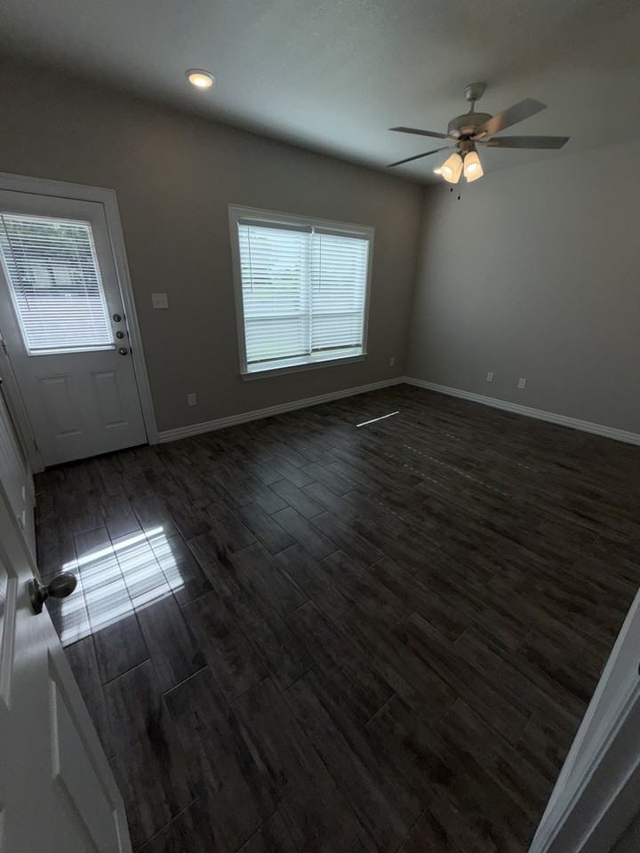 3206 Fenway Circle - Photo 7 of 12