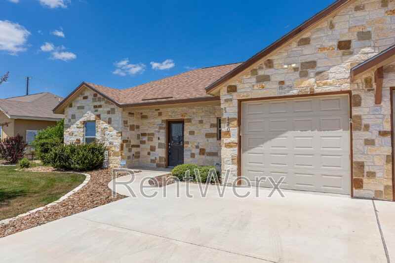 120 Navarro Xing - Photo 2 of 31